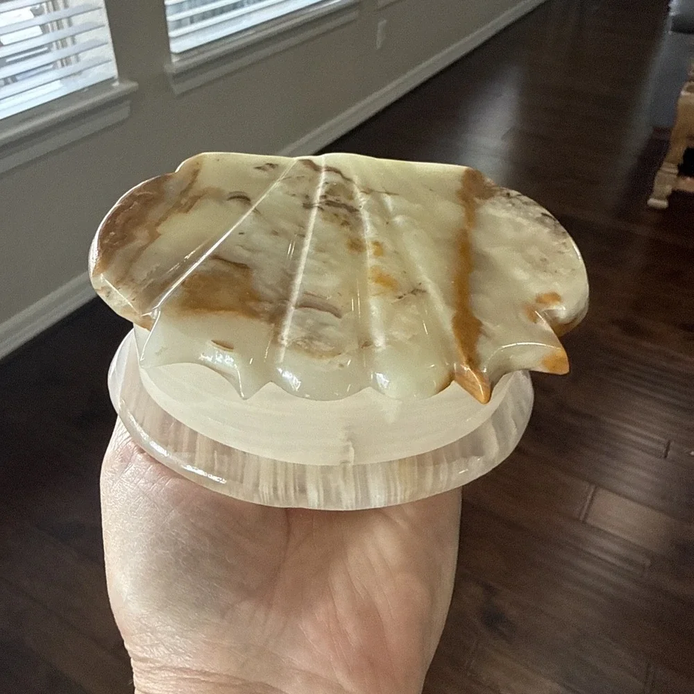Vintage Clam Shell Shaped Onyx Alabaster Marble Trinket Jewelry Box Hinged Lid